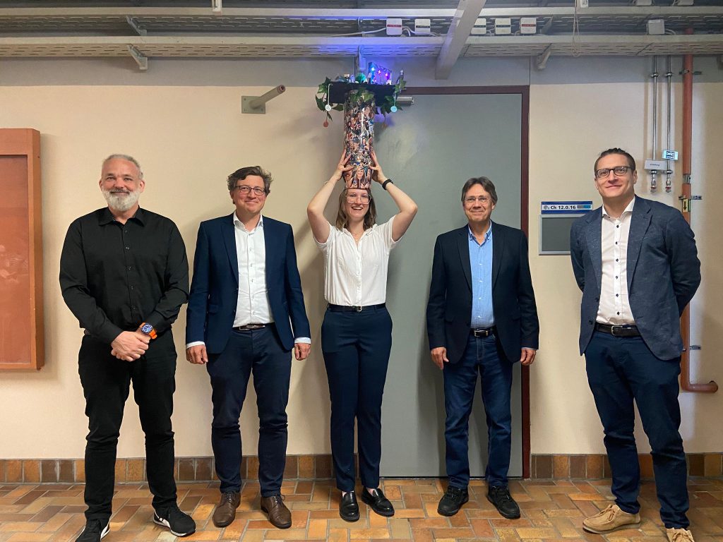 Wolf Group News Research PhD Karolina Trabitsch Transition metalate white phosphorus